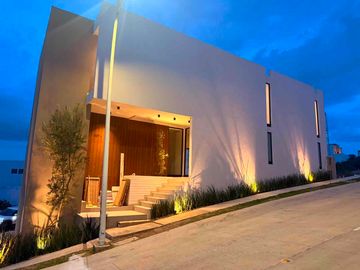 Casa en venta en zanda residencial en esquina.