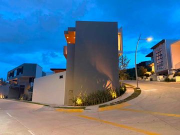 Casa en venta en zanda residencial en esquina.