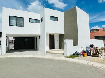 ¡OPORTUNIDAD! CASA MODERNA EN RENTA, PRESERVE, JURIQUILLA