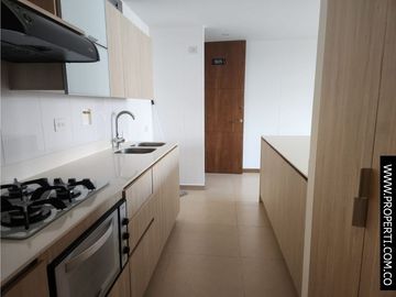 Aparta estudio en Arriendo Loma Los Gonzalez Medellín