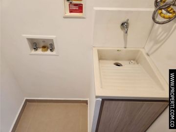 Aparta estudio en Arriendo Loma Los Gonzalez Medellín