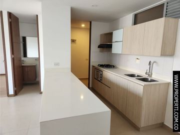 Aparta estudio en Arriendo Loma Los Gonzalez Medellín