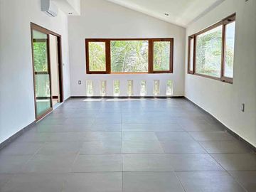 Casa en renta y venta en el bosque country club con alberca y salida al campo de golf