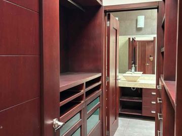 Casa en renta y venta en el bosque country club con alberca y salida al campo de golf