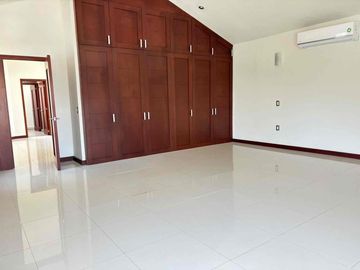 Casa en renta y venta en el bosque country club con alberca y salida al campo de golf