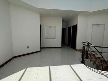 Casa en renta y venta en el bosque country club con alberca y salida al campo de golf