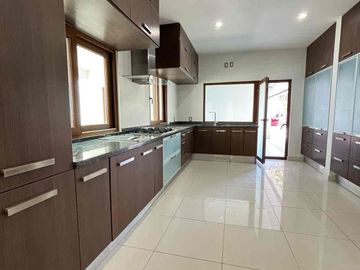 Casa en renta y venta en el bosque country club con alberca y salida al campo de golf