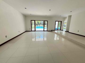 Casa en renta y venta en el bosque country club con alberca y salida al campo de golf