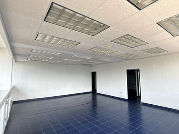 Excelente Oficina en Renta de 183.5m² - Espacios Flexibles y Muy Iluminada en Metepec
