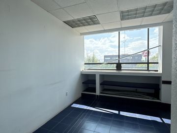 Excelente Oficina en Renta de 183.5m² - Espacios Flexibles y Muy Iluminada en Metepec