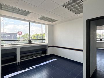 Excelente Oficina en Renta de 183.5m² - Espacios Flexibles y Muy Iluminada en Metepec