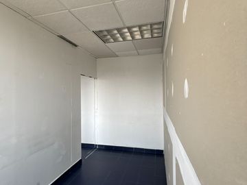 Excelente Oficina en Renta de 183.5m² - Espacios Flexibles y Muy Iluminada en Metepec