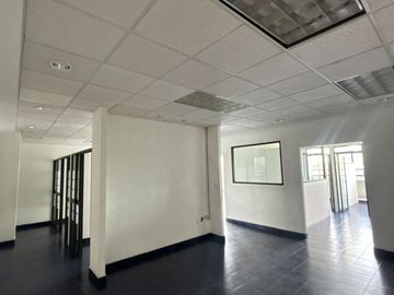 Excelente Oficina en Renta de 183.5m² - Espacios Flexibles y Muy Iluminada en Metepec