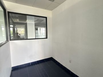 Excelente Oficina en Renta de 183.5m² - Espacios Flexibles y Muy Iluminada en Metepec