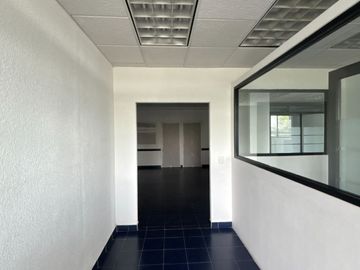 Excelente Oficina en Renta de 183.5m² - Espacios Flexibles y Muy Iluminada en Metepec