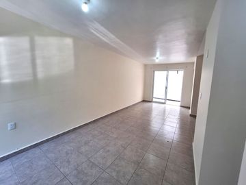 CASA EN RENTA EN SANTUARIOS DEL CERRITO QUERETARO 4 RECAMARAS ROOF GARDEN CERCA DE PLAZA CONSTITUYENTES