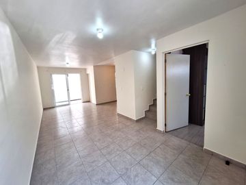 CASA EN RENTA EN SANTUARIOS DEL CERRITO QUERETARO 4 RECAMARAS ROOF GARDEN CERCA DE PLAZA CONSTITUYENTES