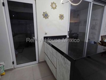 Casa Amueblada en Renta en Paseo San Junípero | 3 Recámaras | Alberca | Seguridad 24/7 / DG