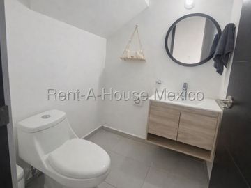 Casa Amueblada en Renta en Paseo San Junípero | 3 Recámaras | Alberca | Seguridad 24/7 / DG