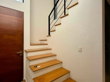 Hermosa casa en EL RECUERDO del Refugio Con la mejor ubicación frente al parque principal