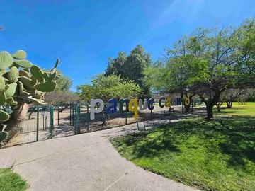 Hermosa casa en EL RECUERDO del Refugio Con la mejor ubicación frente al parque principal