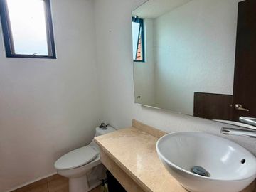Hermosa casa en EL RECUERDO del Refugio Con la mejor ubicación frente al parque principal