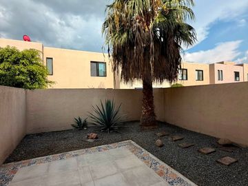 Hermosa casa en EL RECUERDO del Refugio Con la mejor ubicación frente al parque principal