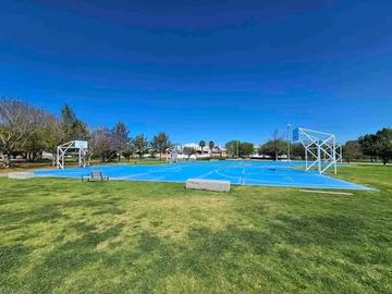 Hermosa casa en EL RECUERDO del Refugio Con la mejor ubicación frente al parque principal