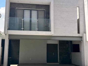 Casa semiamueblada y equipada en Renta  en Cumbre Altta Dominio Cumbres