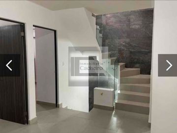 Casa semiamueblada y equipada en Renta  en Cumbre Altta Dominio Cumbres
