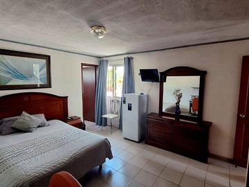 CUARTO AMUEBLADO CON BAÑO PRIVADO Y SERVICIOS INCLUIDOS EN RENTA CERCA DE ZONA DE HOSPITALES