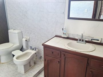 CUARTO AMUEBLADO CON BAÑO PRIVADO Y SERVICIOS INCLUIDOS EN RENTA CERCA DE ZONA DE HOSPITALES