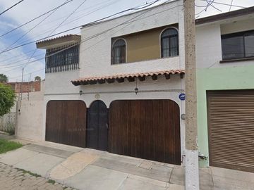 CASA EN VENTA-RECUPERACION BANCARIA Mendelssohn, León