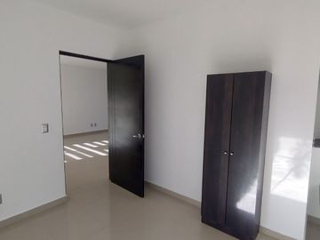Valle de Juriquilla - Casa de 3 Recamaras, Sala de TV - Renta