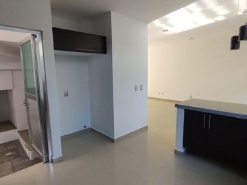 Valle de Juriquilla - Casa de 3 Recamaras, Sala de TV - Renta