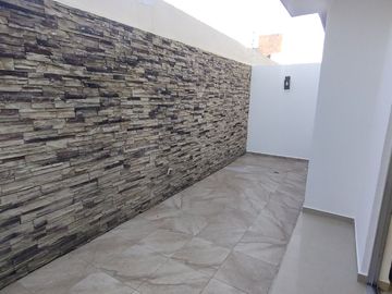 Valle de Juriquilla - Casa de 3 Recamaras, Sala de TV - Renta