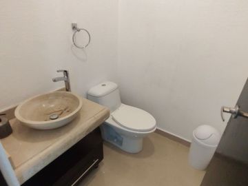 Valle de Juriquilla - Casa de 3 Recamaras, Sala de TV - Renta
