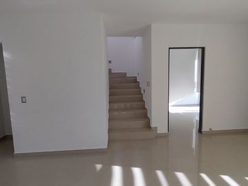 Valle de Juriquilla - Casa de 3 Recamaras, Sala de TV - Renta