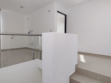 Valle de Juriquilla - Casa de 3 Recamaras, Sala de TV - Renta