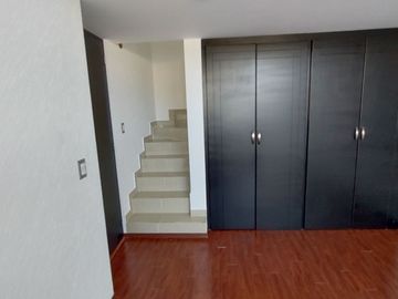 Valle de Juriquilla - Casa de 3 Recamaras, Sala de TV - Renta