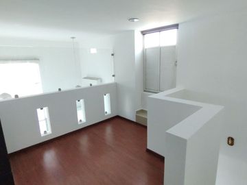 Valle de Juriquilla - Casa de 3 Recamaras, Sala de TV - Renta