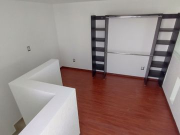 Valle de Juriquilla - Casa de 3 Recamaras, Sala de TV - Renta