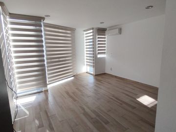 Valle de Juriquilla - Casa de 3 Recamaras, Sala de TV - Renta
