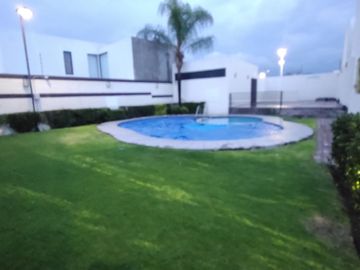 Valle de Juriquilla - Casa de 3 Recamaras, Sala de TV - Renta