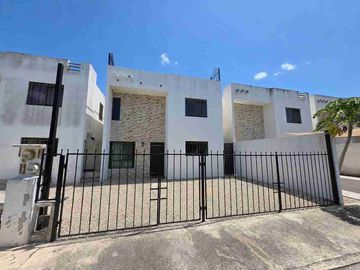 CASA EN RENTA CON ROOFTOP Y PISCINA