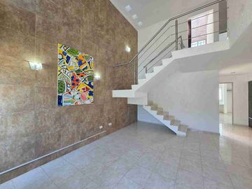 CASA EN RENTA CON ROOFTOP Y PISCINA