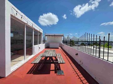 CASA EN RENTA CON ROOFTOP Y PISCINA
