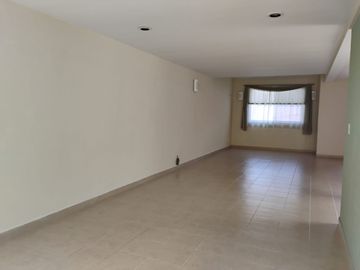 Renta casa muy amplia en Viandas, cerca de Av. Torres, Tecnológico y Tollocan