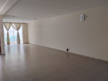 Renta casa muy amplia en Viandas, cerca de Av. Torres, Tecnológico y Tollocan
