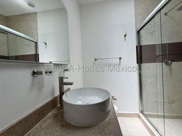 Casa en Renta en Zaru Zakia | 3 Recámaras | Sala de TV | 2.5 baños | Amenidades Exclusivas